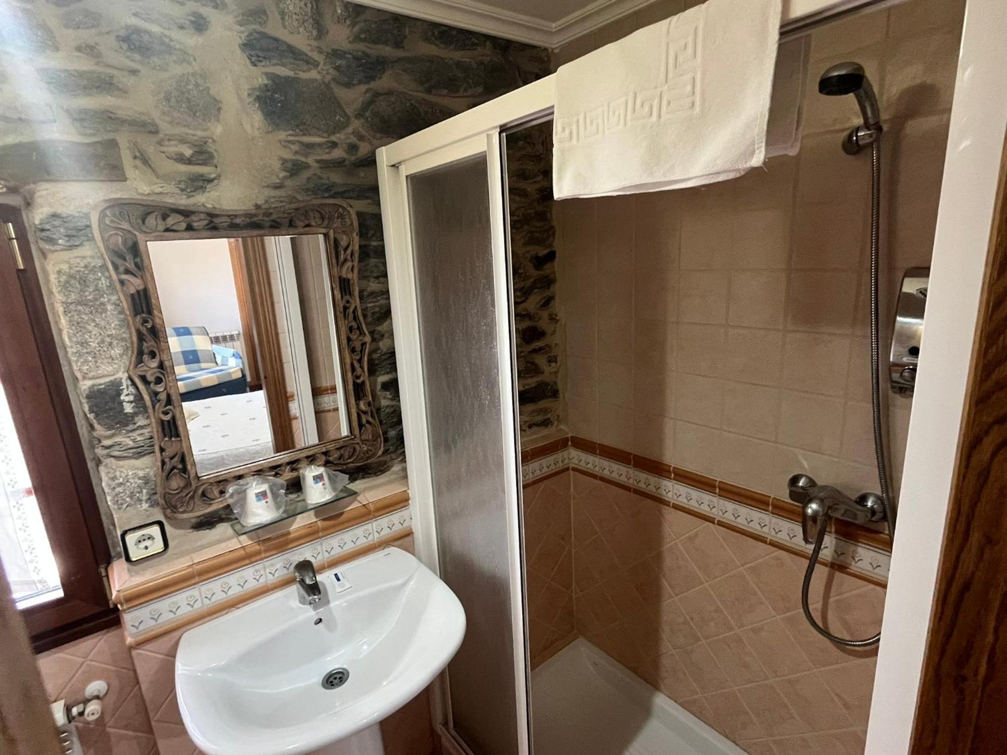 Hotel Caldelas Sacra-Pension Rustica 3 Estrellas Кастро-Кальделас Екстер'єр фото